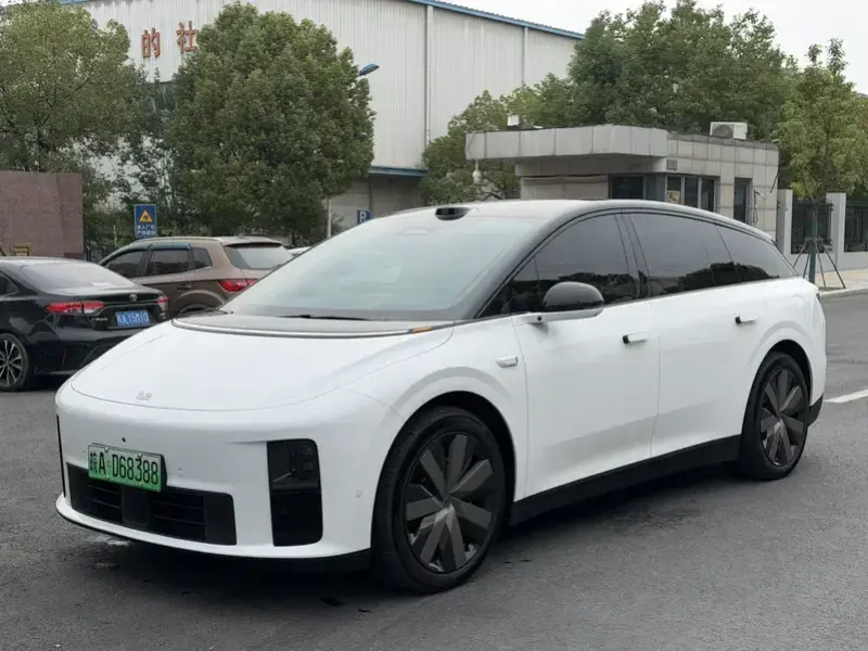 2025 Li Auto (Lixiang) i6 с пробегом 20 000 км