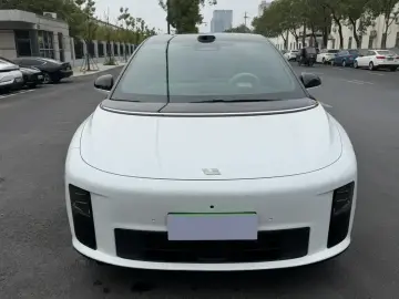 2025 Li Auto (Lixiang) i6 с пробегом 20 000 км