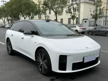 2025 Li Auto (Lixiang) i6 с пробегом 20 000 км