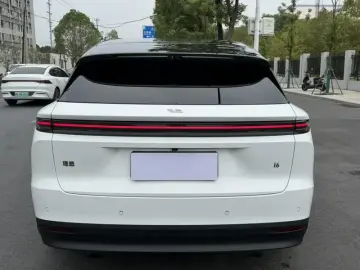 2025 Li Auto (Lixiang) i6 с пробегом 20 000 км