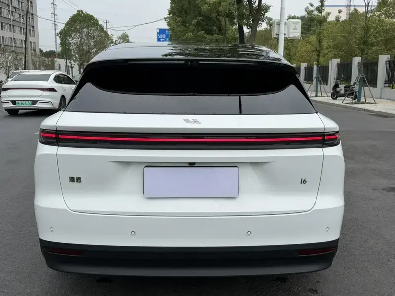 2025 Li Auto (Lixiang) i6 с пробегом 20 000 км