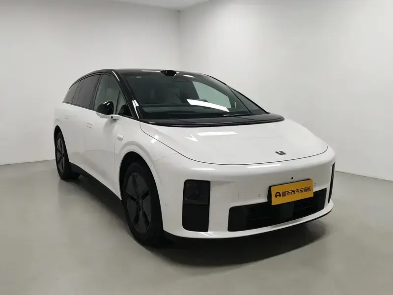 2025 Li Auto (Lixiang) i6 с пробегом 7 900 км