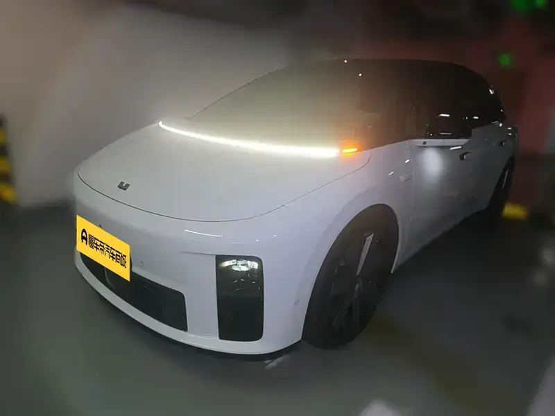 2025 Li Auto (Lixiang) i6 с пробегом 4 500 км