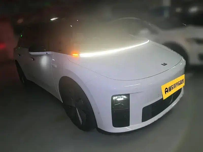 2025 Li Auto (Lixiang) i6 с пробегом 4 500 км