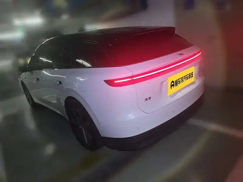 2025 Li Auto (Lixiang) i6 с пробегом 4 500 км