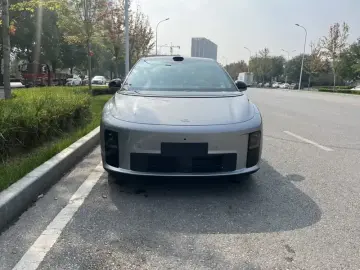 2025 Li Auto (Lixiang) i6 с пробегом 27 000 км