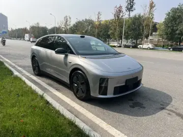 2025 Li Auto (Lixiang) i6 с пробегом 27 000 км