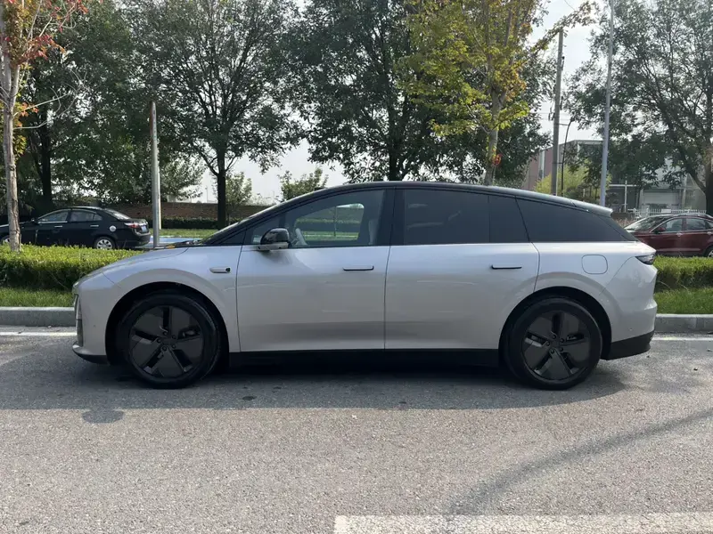 2025 Li Auto (Lixiang) i6 с пробегом 27 000 км