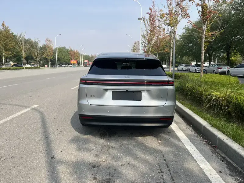 2025 Li Auto (Lixiang) i6 с пробегом 27 000 км