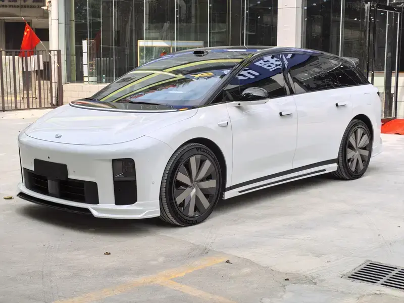 2025 Li Auto (Lixiang) i6 с пробегом 3 600 км