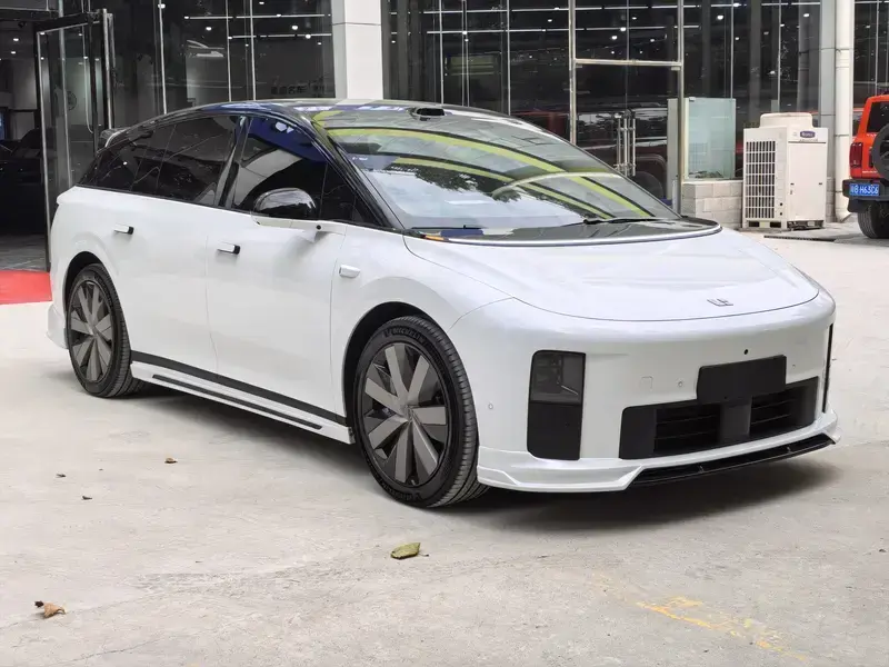 2025 Li Auto (Lixiang) i6 с пробегом 3 600 км