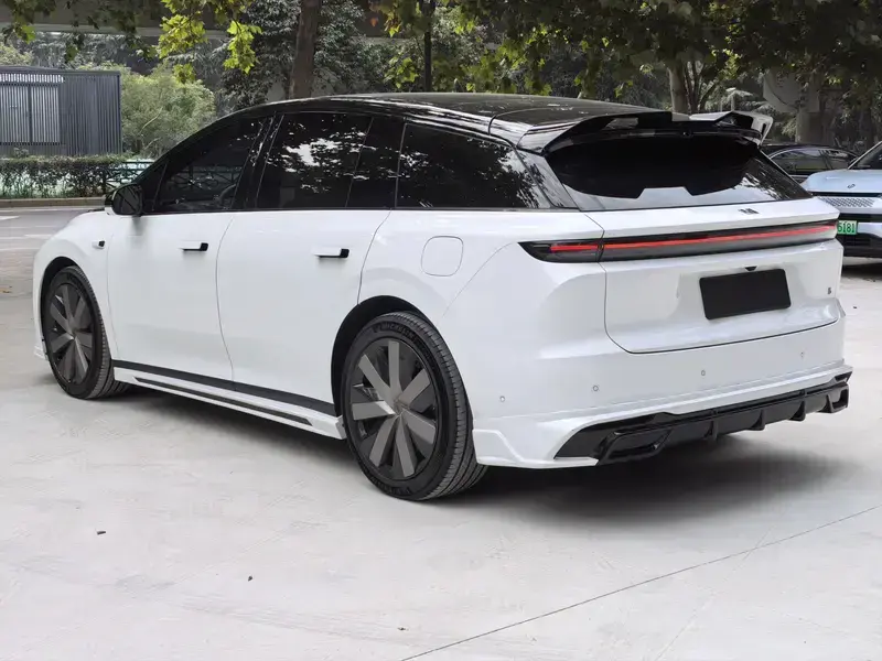 2025 Li Auto (Lixiang) i6 с пробегом 3 600 км