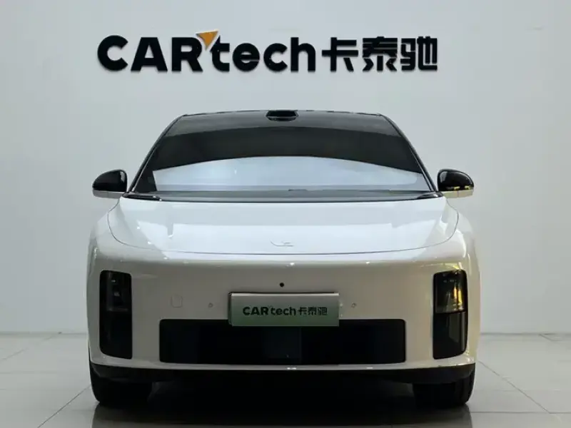 2025 Li Auto (Lixiang) i6 с пробегом 23 000 км