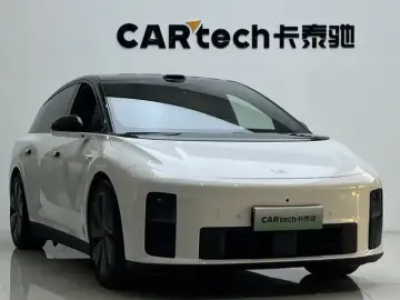 2025 Li Auto (Lixiang) i6 с пробегом 23 000 км