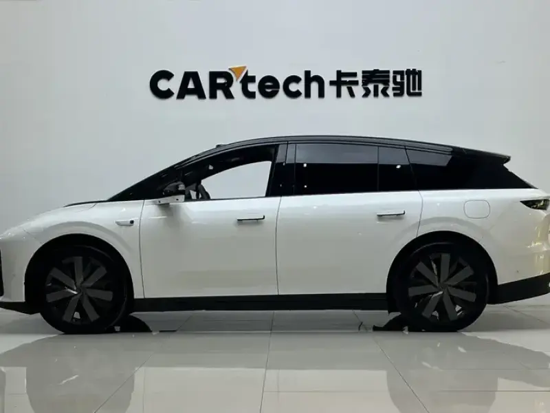 2025 Li Auto (Lixiang) i6 с пробегом 23 000 км
