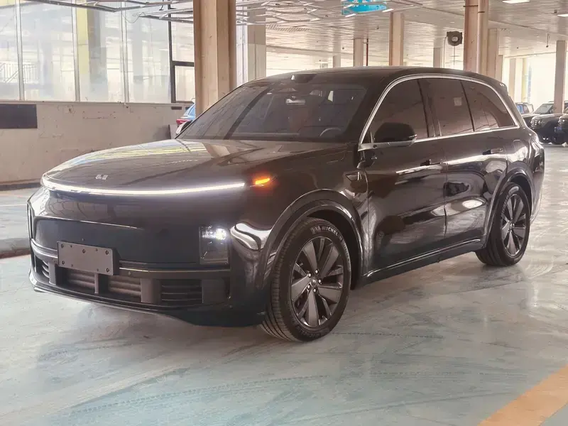 2025 Li Auto (Lixiang) L8 с пробегом 8 800 км