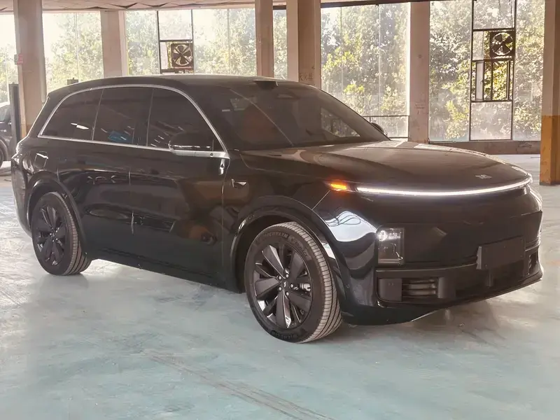 2025 Li Auto (Lixiang) L8 с пробегом 8 800 км