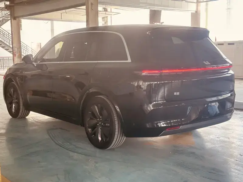 2025 Li Auto (Lixiang) L8 с пробегом 8 800 км