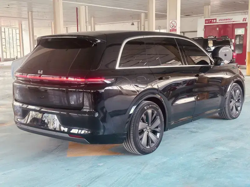 2025 Li Auto (Lixiang) L8 с пробегом 8 800 км