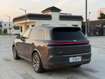 2024 Li Auto (Lixiang) L8 с пробегом 23 000 км