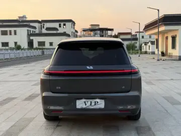 2024 Li Auto (Lixiang) L8 с пробегом 23 000 км