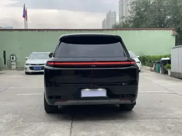 2024 Li Auto (Lixiang) L8 с пробегом 24 000 км