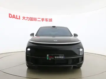 2025 Li Auto (Lixiang) L8 с пробегом 14 000 км