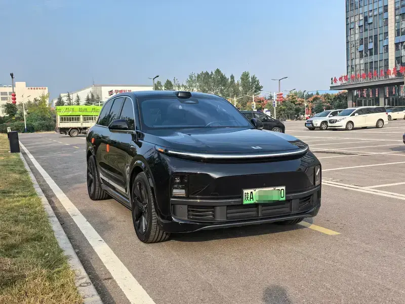2024 Li Auto (Lixiang) L8 с пробегом 28 000 км