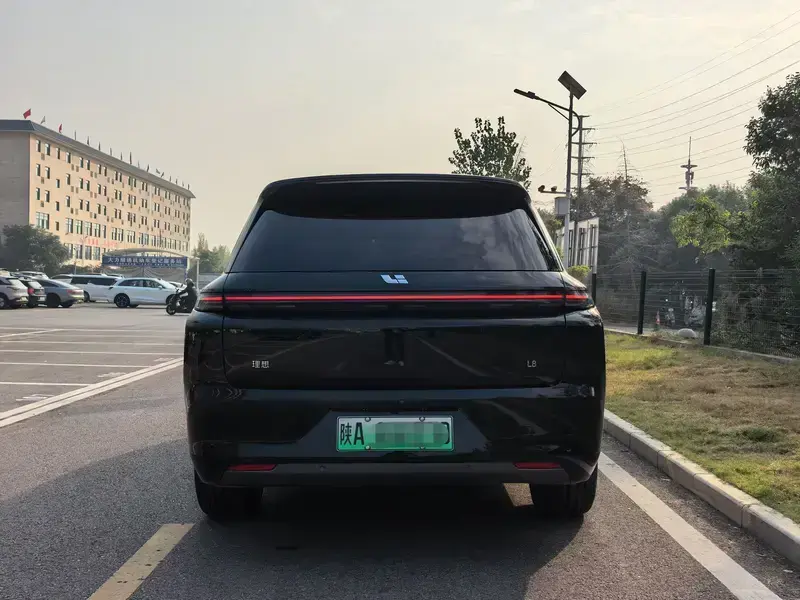 2024 Li Auto (Lixiang) L8 с пробегом 28 000 км