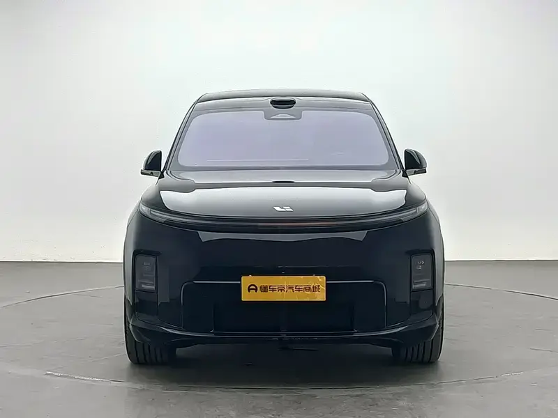 2026 Li Auto (Lixiang) L8 с пробегом 1 100 км