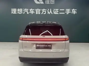 2025 Li Auto (Lixiang) i8 с пробегом 10 000 км