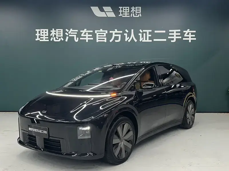 2025 Li Auto (Lixiang) i8 с пробегом 16 000 км