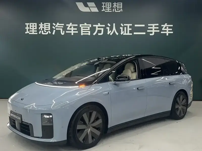 2025 Li Auto (Lixiang) i8 с пробегом 10 700 км