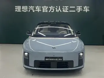 2025 Li Auto (Lixiang) i8 с пробегом 10 700 км