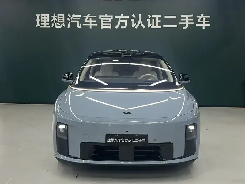 2025 Li Auto (Lixiang) i8 с пробегом 10 700 км