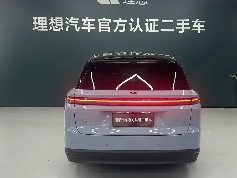 2025 Li Auto (Lixiang) i8 с пробегом 10 700 км