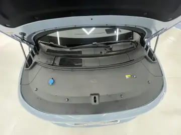 2025 Li Auto (Lixiang) i8 с пробегом 10 700 км