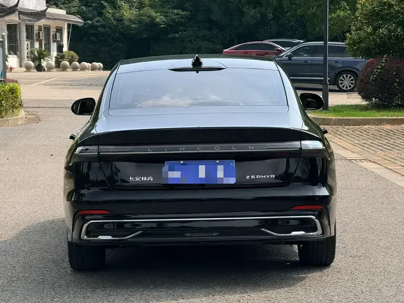 2025 Lincoln Z с пробегом 17 000 км
