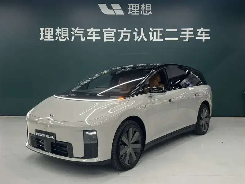 2025 Li Auto (Lixiang) i8 с пробегом 13 000 км