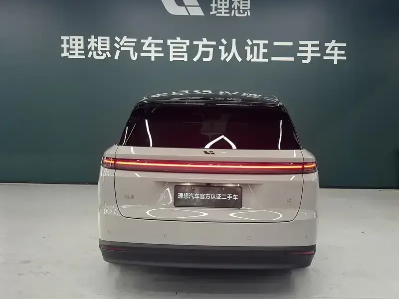 2025 Li Auto (Lixiang) i8 с пробегом 13 000 км