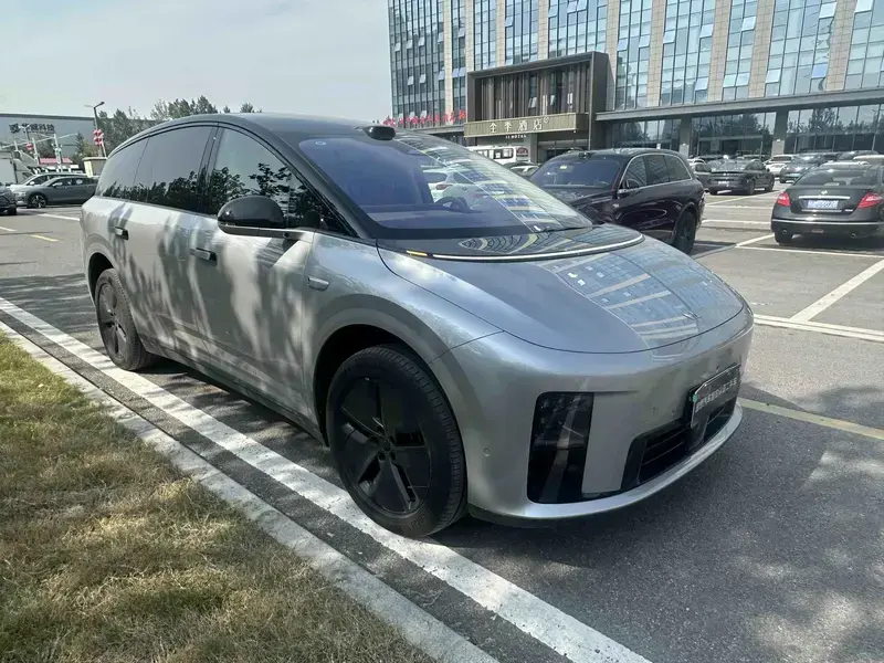 2025 Li Auto (Lixiang) i8 с пробегом 19 500 км