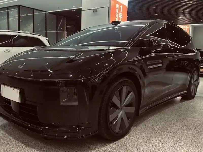 2026 Li Auto (Lixiang) i8 с пробегом 12 000 км
