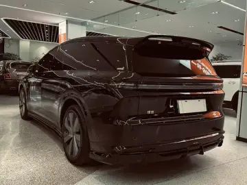 2026 Li Auto (Lixiang) i8 с пробегом 12 000 км