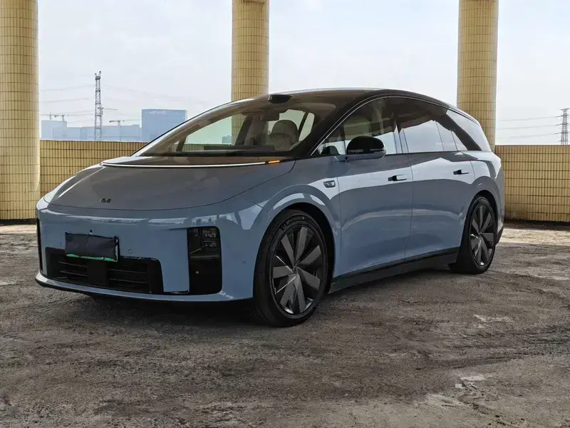 2025 Li Auto (Lixiang) i8 с пробегом 16 000 км
