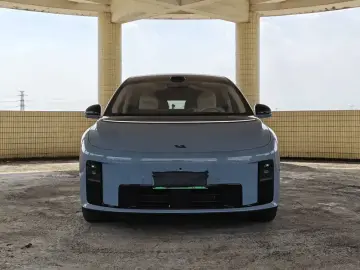2025 Li Auto (Lixiang) i8 с пробегом 16 000 км