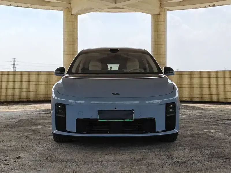 2025 Li Auto (Lixiang) i8 с пробегом 16 000 км