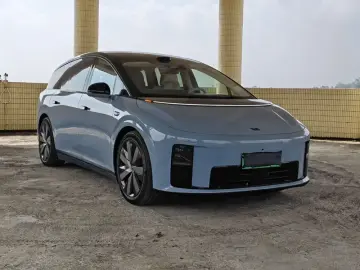 2025 Li Auto (Lixiang) i8 с пробегом 16 000 км