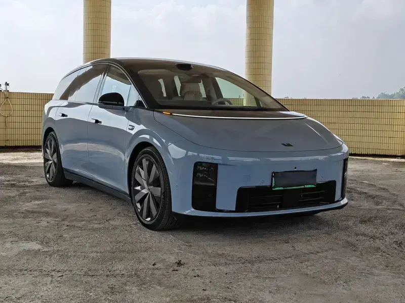 2025 Li Auto (Lixiang) i8 с пробегом 16 000 км
