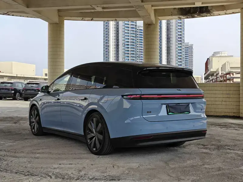 2025 Li Auto (Lixiang) i8 с пробегом 16 000 км