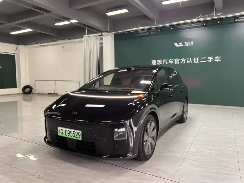 2025 Li Auto (Lixiang) i8 с пробегом 8 200 км